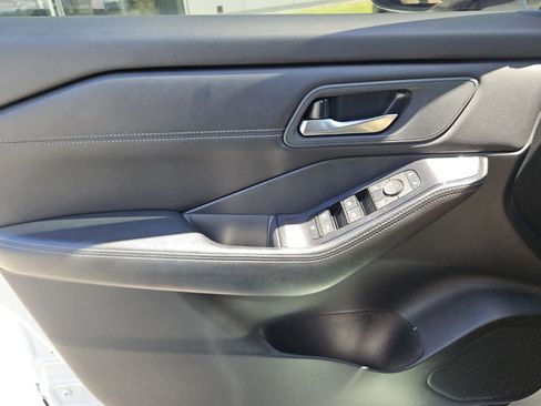 Used 2024 Nissan Rogue SV w/ SV Premium Package FWD image 16