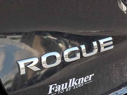 Used 2018 Nissan Rogue SV w/ Premium Package AWD/4WD image 30