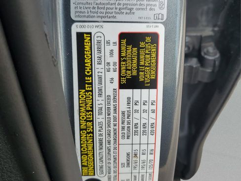 Used 2016 Volkswagen Golf S image 32