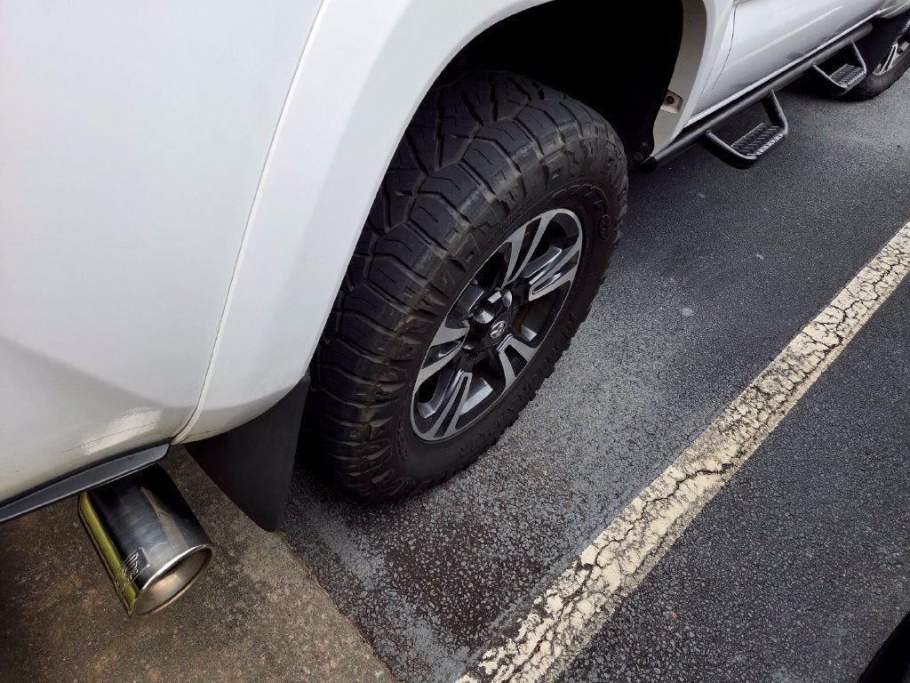 Used 2019 Toyota Tacoma TRD Sport AWD/4WD image 10