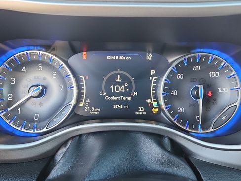 Used 2024 Chrysler Pacifica Touring-L image 16