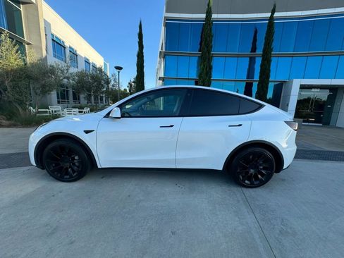 Used 2024 Tesla Model Y Long Range RWD image 9