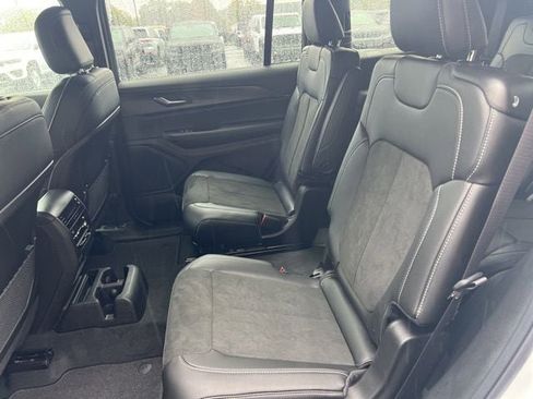 New 2025 Jeep Grand Cherokee L Altitude image 18