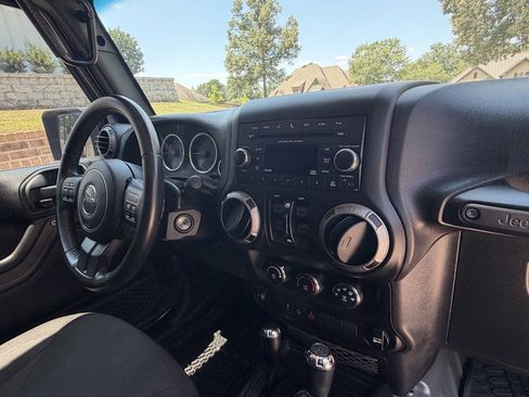 Used 2017 Jeep Wrangler Unlimited Sport w/ Quick Order Package 24S AWD/4WD image 16