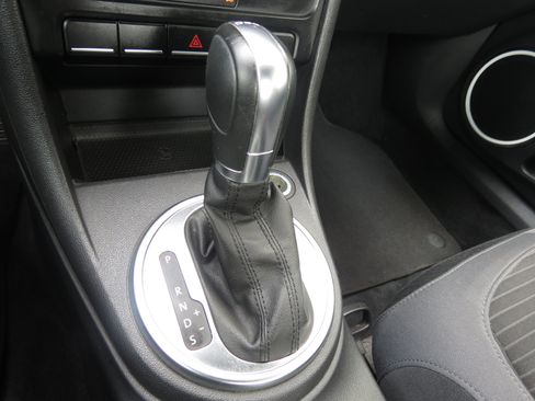 Used 2012 Volkswagen Beetle Turbo FWD image 20