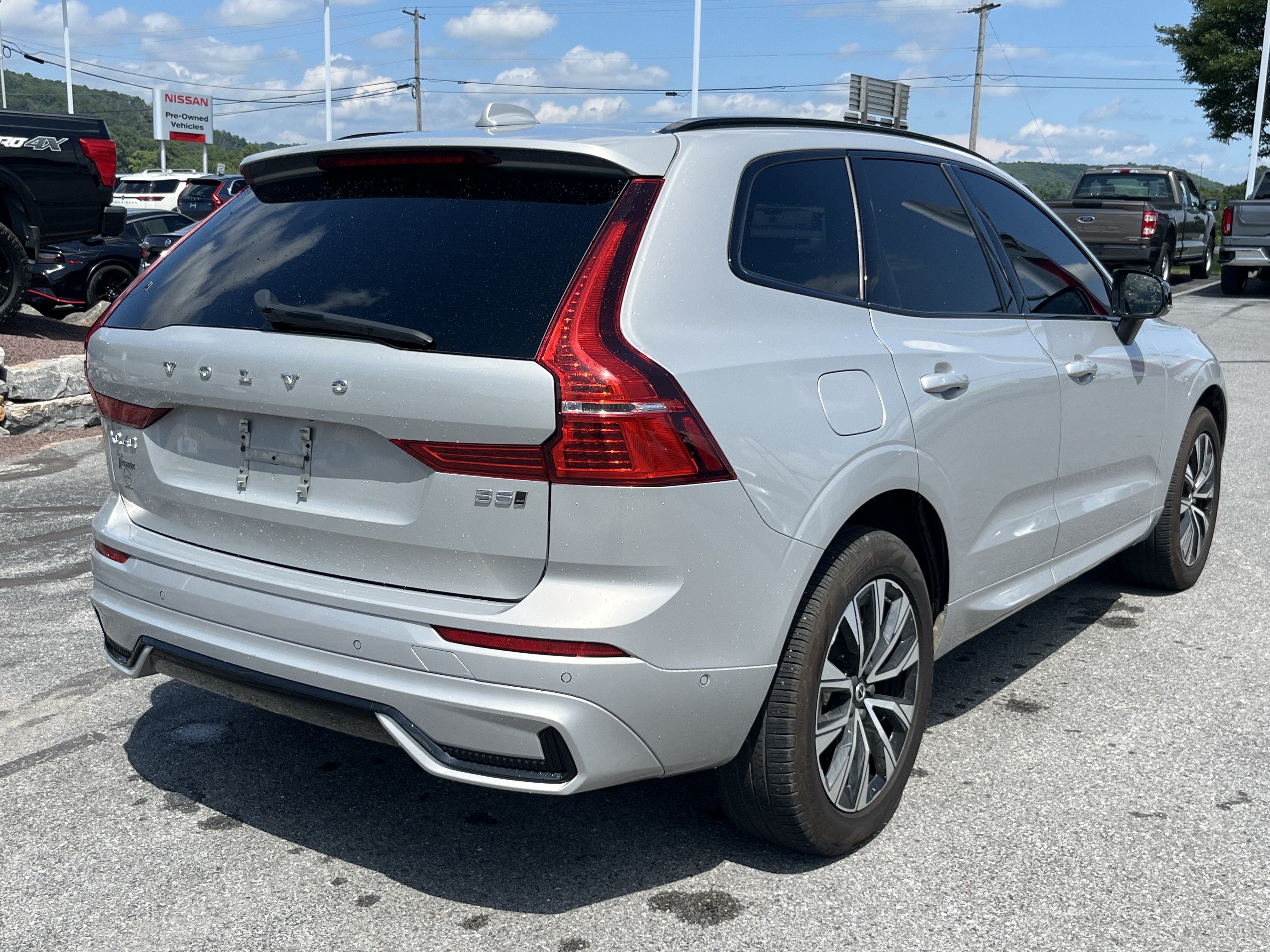Used 2025 Volvo XC60 B5 Plus AWD/4WD image 6