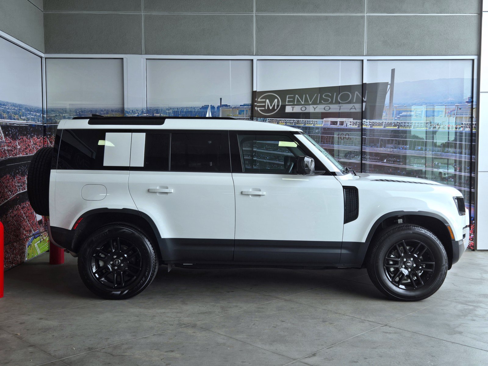 Used 2025 Land Rover Defender 110 S AWD/4WD image 4