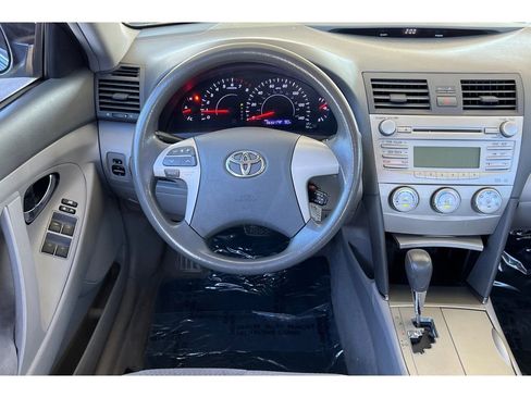 Used 2011 Toyota Camry LE image 16