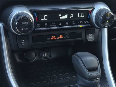 Used 2025 Toyota RAV4 XLE AWD/4WD image 21
