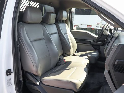 Used 2017 Ford F550 2WD Regular Cab Super Duty image 30