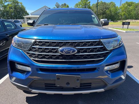 Used 2020 Ford Explorer XLT w/ Equipment Group 202A AWD/4WD image 8