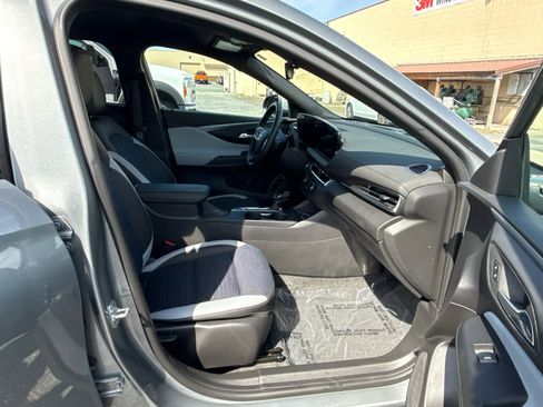 Used 2025 Buick Envista Sport Touring w/ Convenience I Package FWD image 19