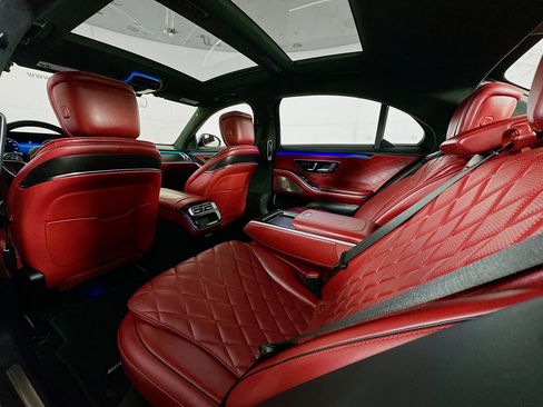 Used 2022 Mercedes-Benz S 580 4MATIC Sedan w/ AMG Line Package image 24