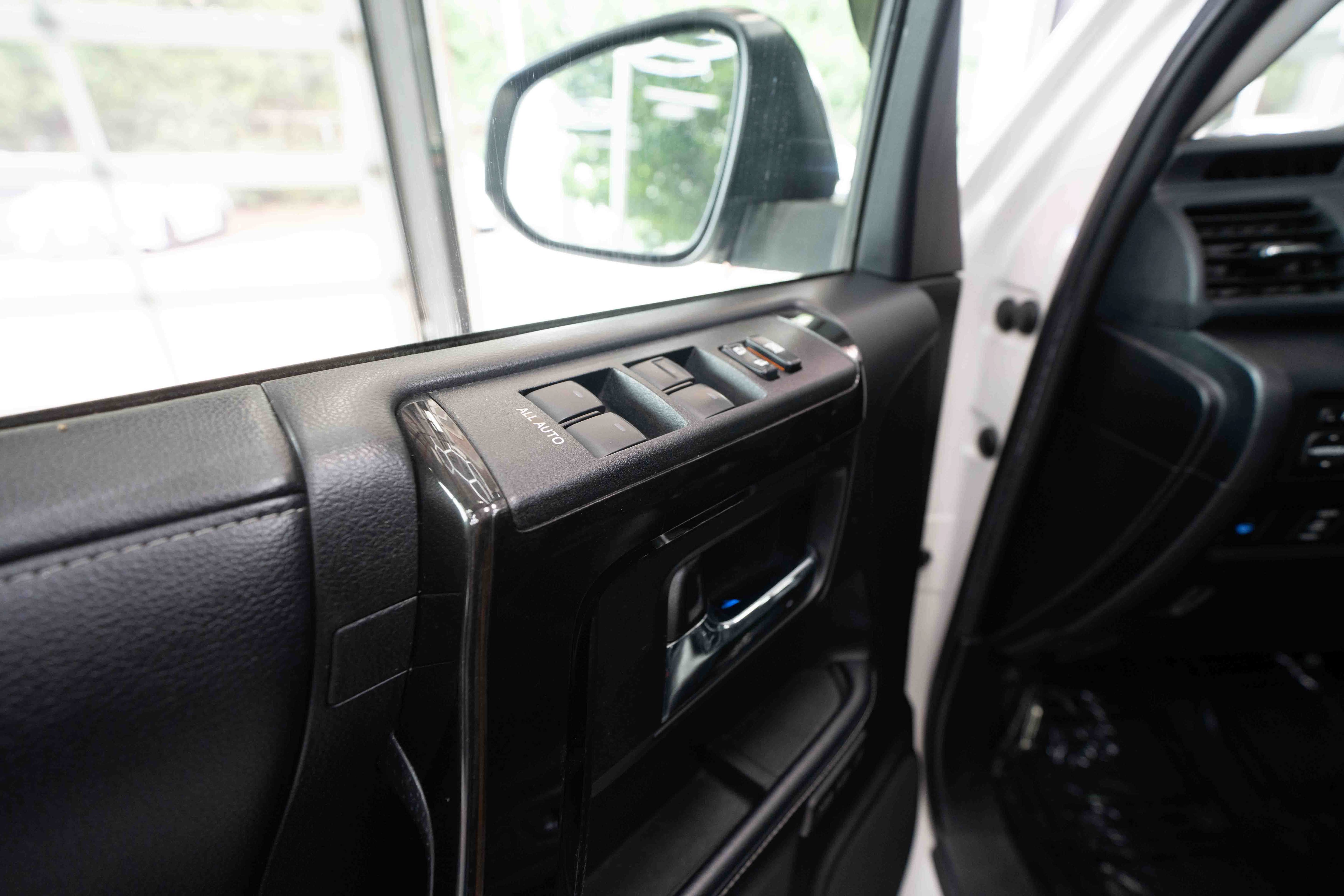 Used 2019 Toyota 4Runner Limited AWD/4WD image 7