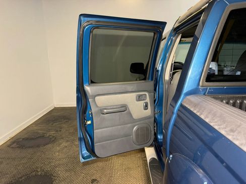 Used 2001 Nissan Frontier SE AWD/4WD image 21