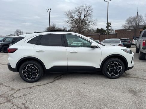 New 2026 Ford Escape Platinum w/ Class II Trailer Tow Package image 2