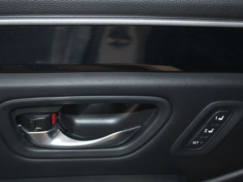 Used 2025 Honda Pilot EX-L image 8