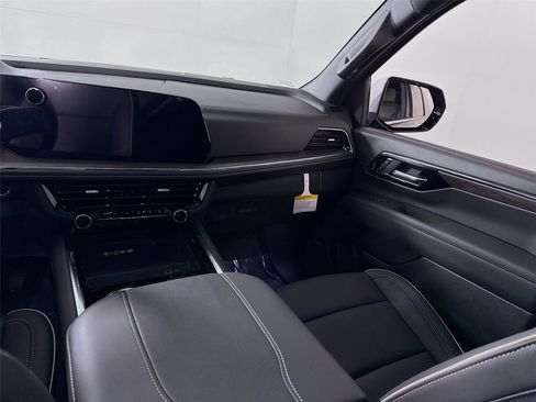 New 2026 Chevrolet Suburban Premier image 19