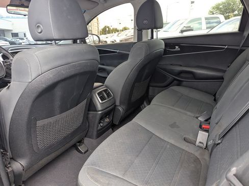Used 2019 Kia Sorento AWD image 28
