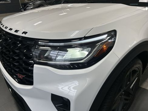 Used 2025 Ford Explorer ST image 33