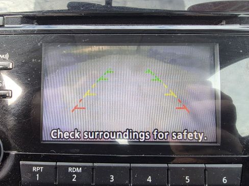 Used 2017 Nissan Rogue S image 5