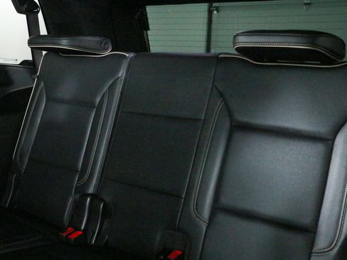 Used 2021 GMC Yukon SLT w/ SLT Luxury Plus Package RWD image 30