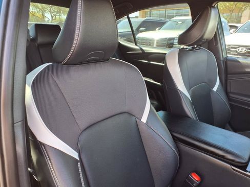 Used 2025 Toyota Camry SE w/ Convenience Package FWD image 12