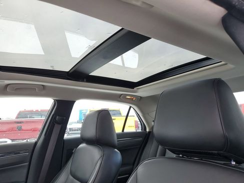 Used 2023 Chrysler 300 Touring L w/ Popular Equipment Group image 6