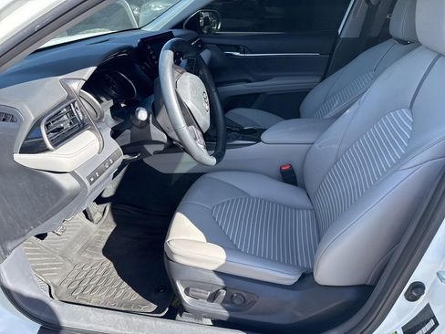 Used 2023 Toyota Camry SE image 8