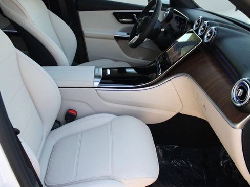 Used 2026 Mercedes-Benz GLC 300 image 32