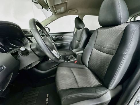 Used 2017 Nissan Rogue SV FWD image 12