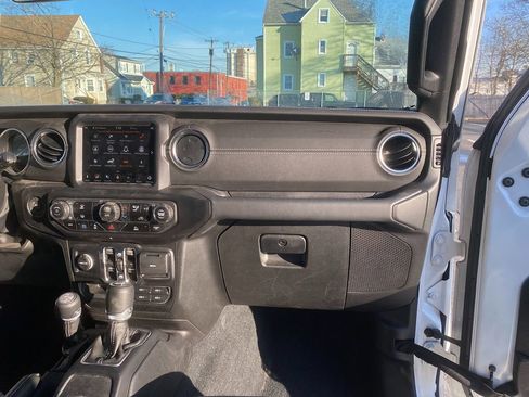 Used 2023 Jeep Wrangler Sahara image 28