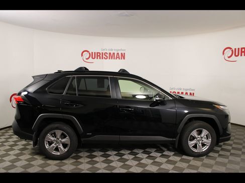 Used 2025 Toyota RAV4 XLE AWD/4WD image 9