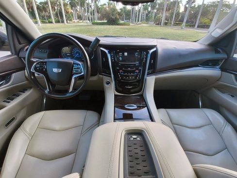 Used 2016 Cadillac Escalade Luxury image 22