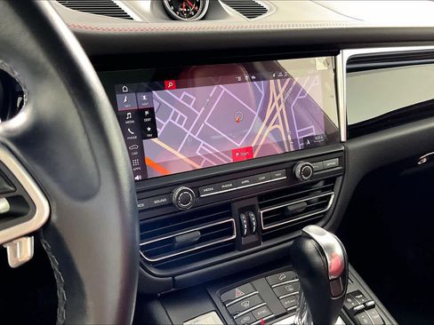 Used 2020 Porsche Macan image 6