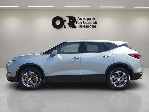 Used 2025 Chevrolet Blazer LT AWD/4WD image 3