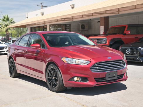 Used 2016 Ford Fusion SE image 3