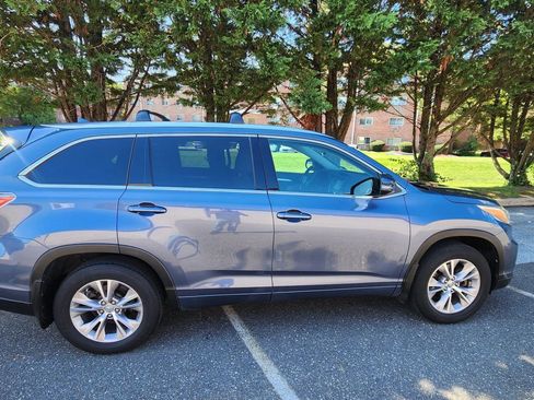 Used 2015 Toyota Highlander XLE AWD/4WD image 9