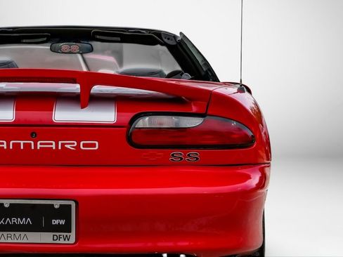 Used 2002 Chevrolet Camaro Z28 w/ SS Performance/Appearance Pkg RWD image 41
