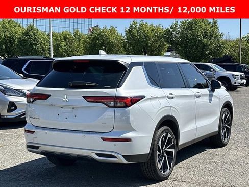 Used 2024 Mitsubishi Outlander SE AWD/4WD image 2