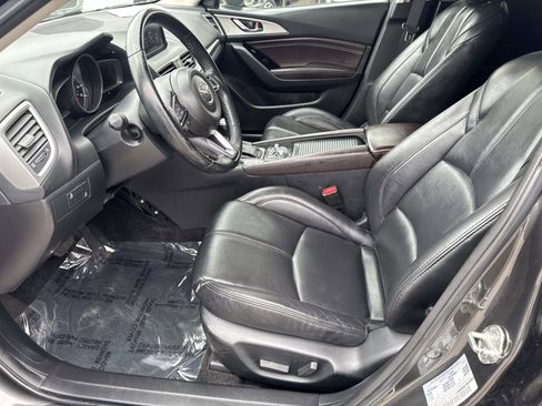 Used 2018 MAZDA MAZDA3 Touring FWD image 14