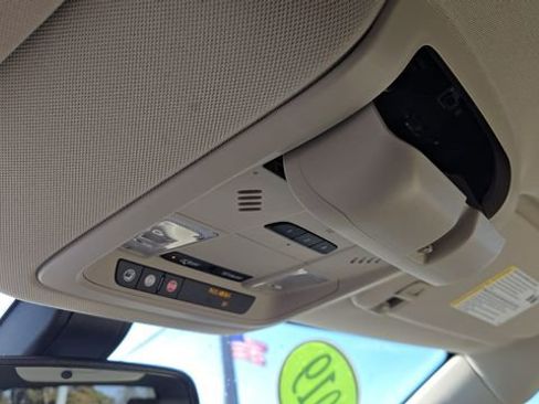 Used 2019 Buick Enclave Essence image 18