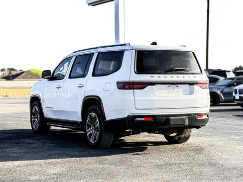 Used 2024 Jeep Wagoneer Series II w/ Flexible Seating Group image 7