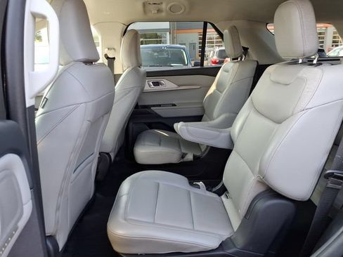 Certified 2025 Ford Explorer Active w/ Active Comfort Package AWD/4WD image 8