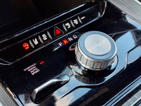 Used 2024 Jeep Wagoneer L Series II w/ Flexible Seating Group image 27