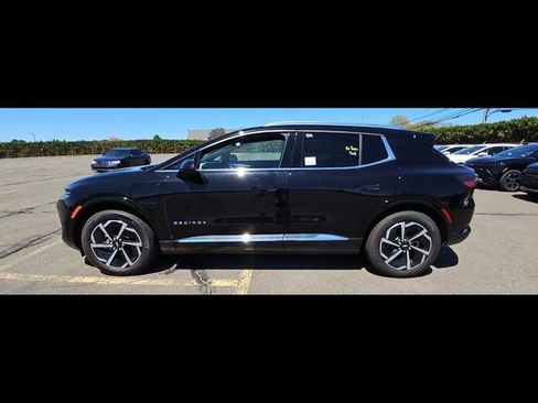 Used 2025 Chevrolet Equinox EV LT FWD image 2