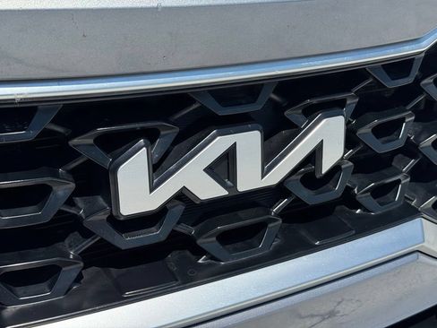 Used 2022 Kia Sorento LX FWD image 8