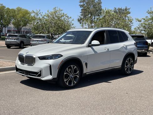 Used 2024 BMW X5 xDrive40i w/ Premium Package AWD/4WD image 2
