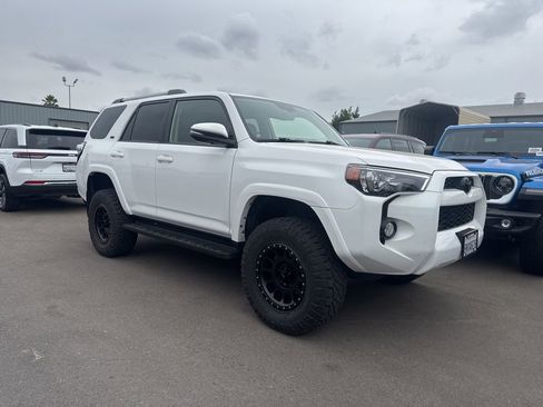 Used 2019 Toyota 4Runner SR5 Premium AWD/4WD image 1