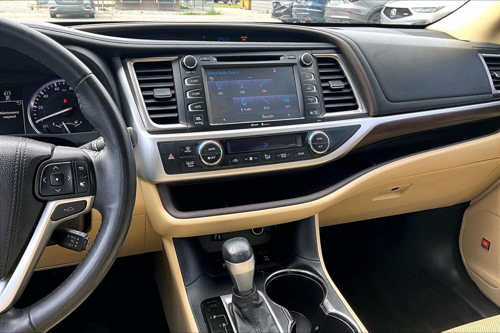 Used 2015 Toyota Highlander Limited Platinum AWD/4WD image 8